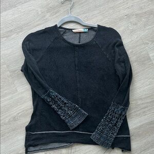 Vintage Havana Black Long Sleeve. Lace Cuffs. Large